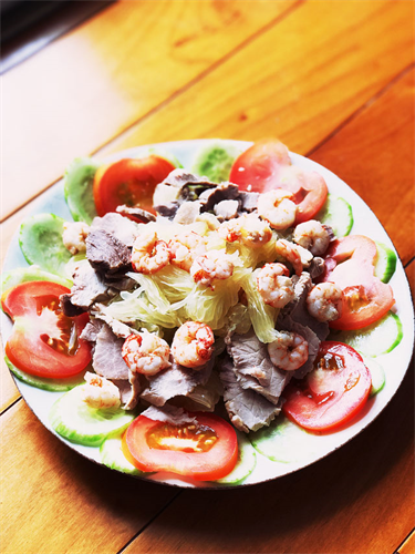 Khai vị với món salad tôm bưởi chua ngọt cực kỳ thanh mát