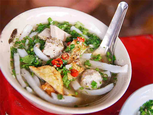 Cơm niêu Phan Thiết giới thiệu đến bạn món bánh canh, đặc sản Phan Thiết Mũi Né